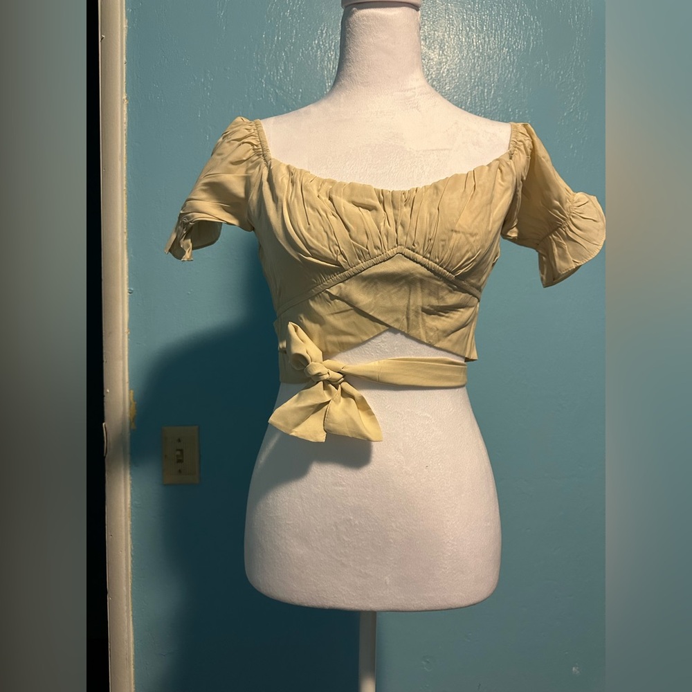 Short blouse size S